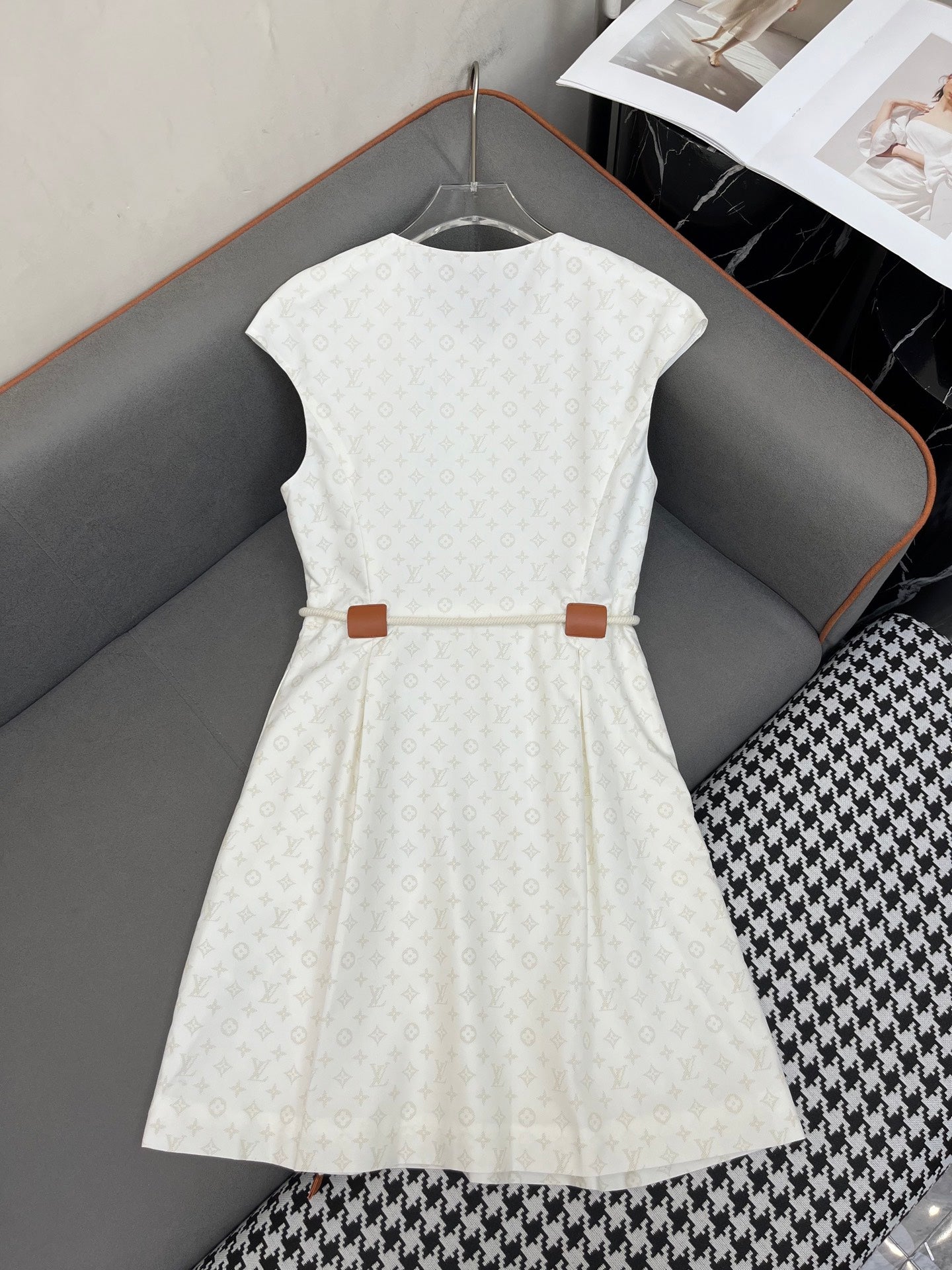 LOUIS VUITTON LV FRONT ZIP SLEEVELESS DRESS 25S IN POLYESTER 266640