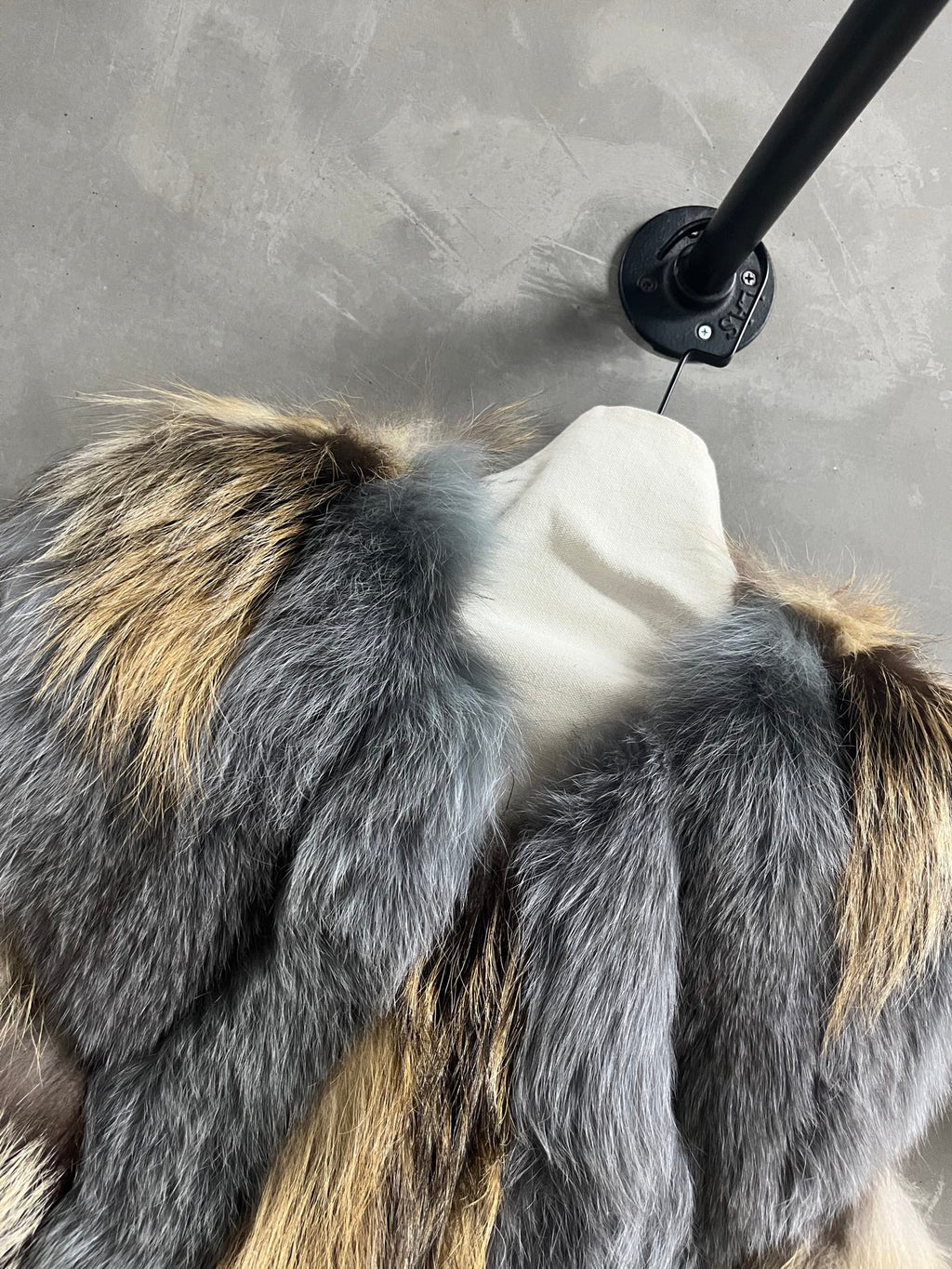 LOUIS VUITTON LV 25S FUR VEST 0059