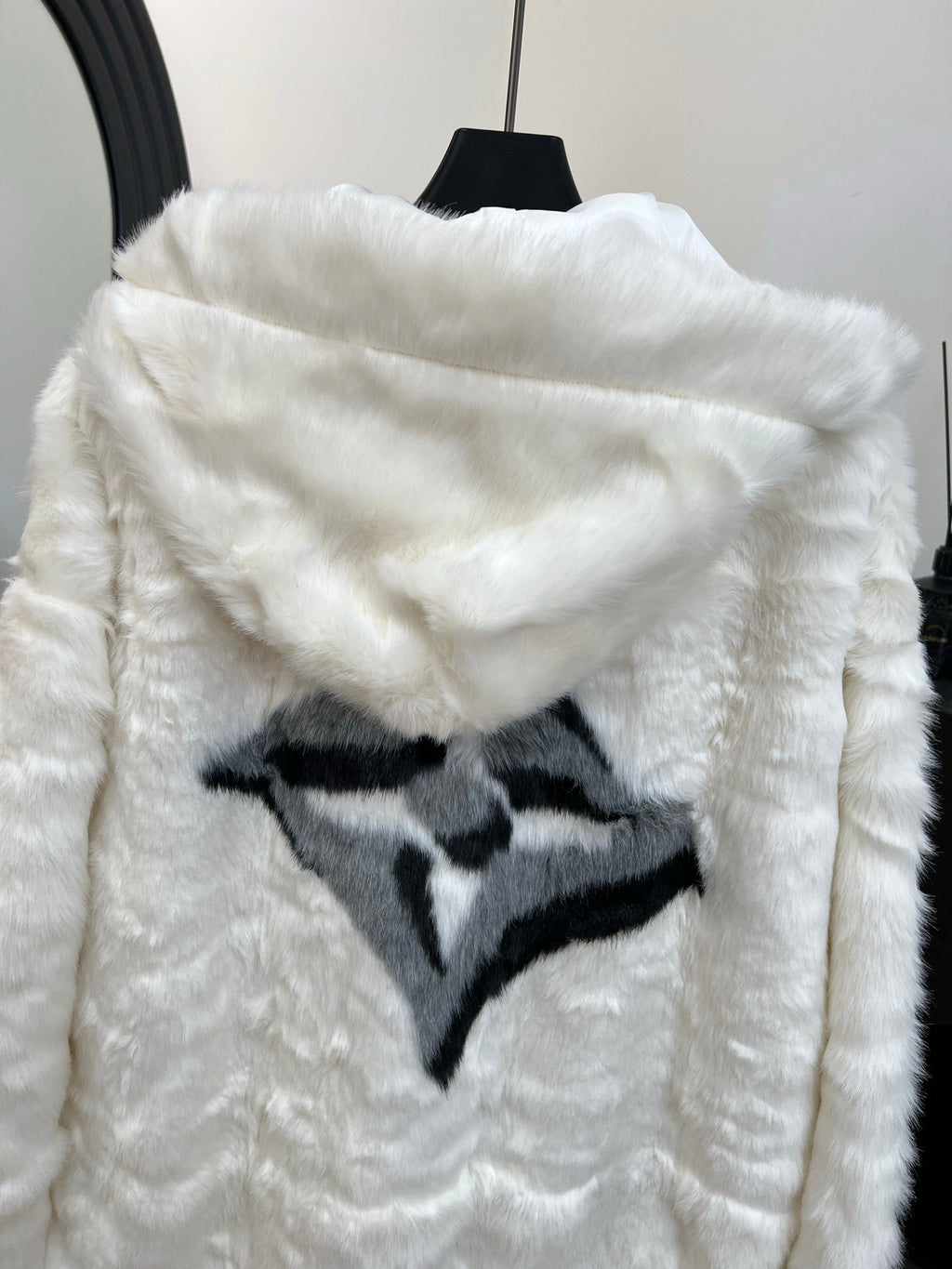 LOUIS VUITTON LV 25S FUR COAT 0160