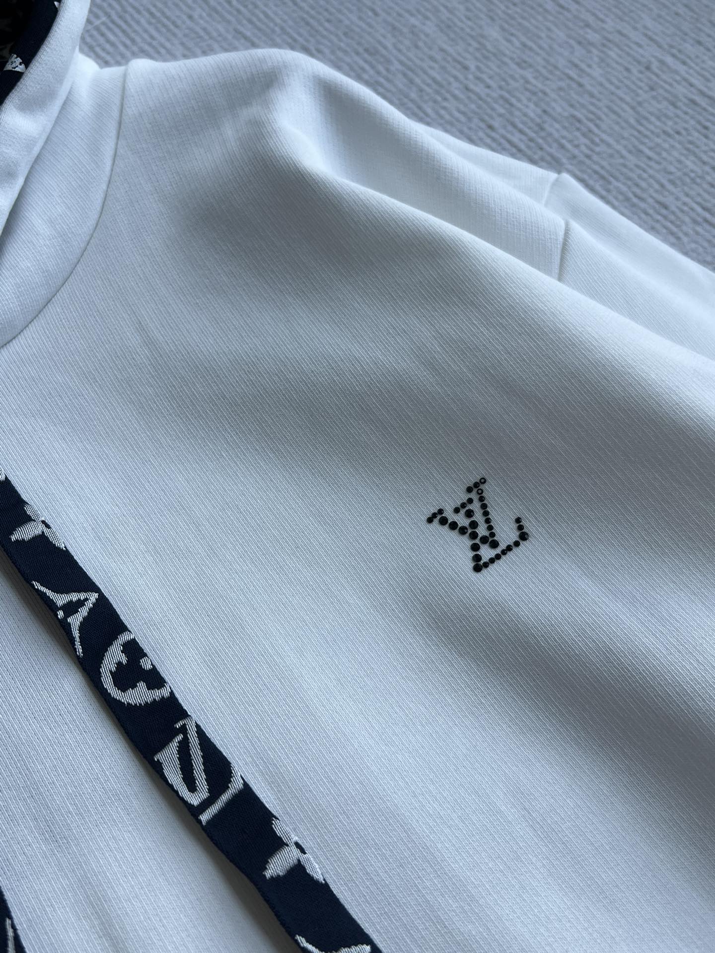 LOUIS VUITTON LOUIS VUITTON HOODED SWEATSHIRT 275701