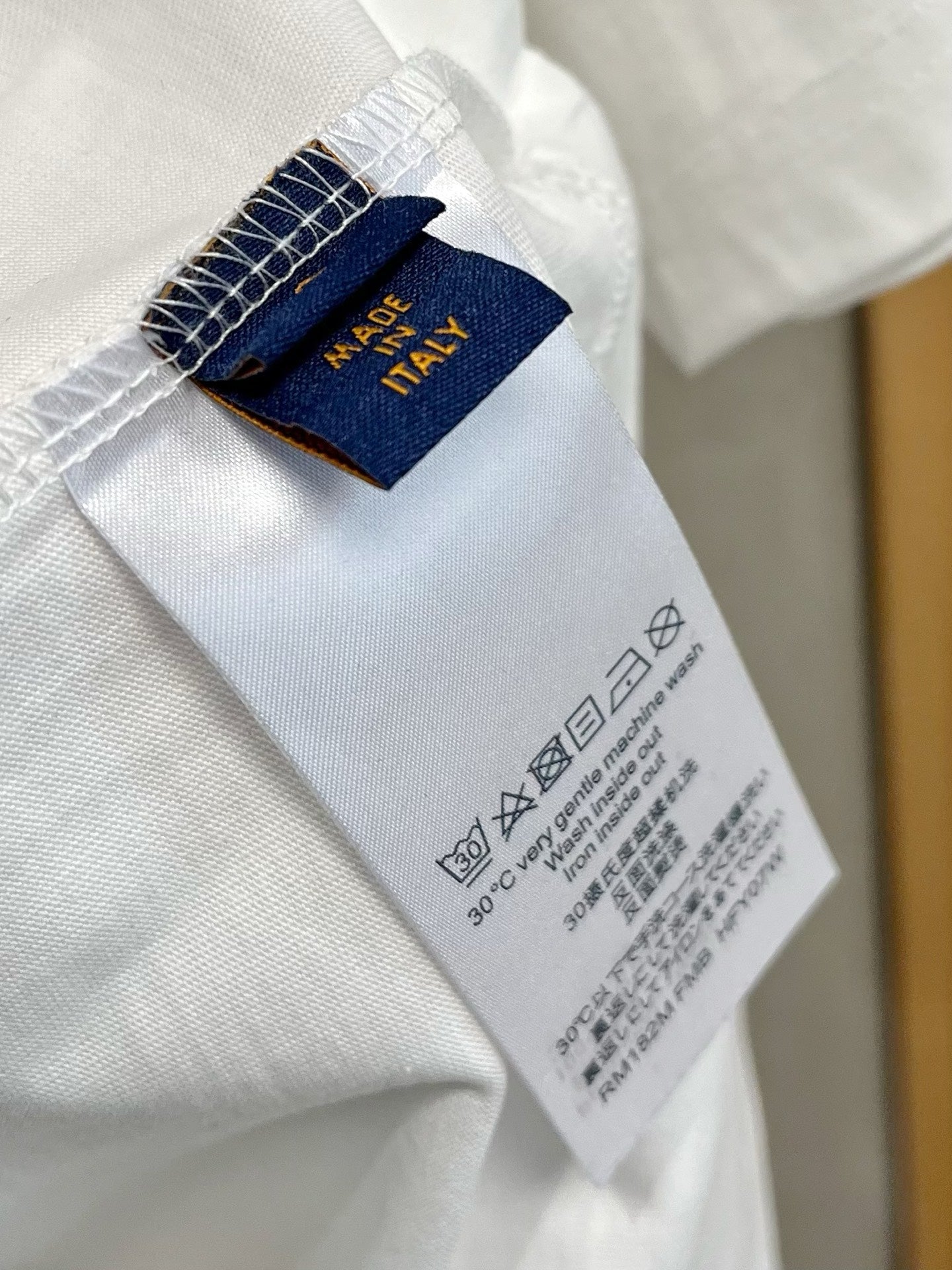 LOUIS VUITTON LV T-SHIRT IN WHITE PURE COTTON LOGO PRINT 238775